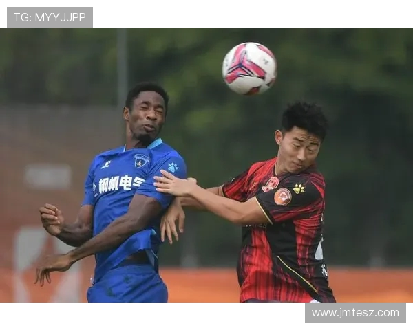 南京足球队在城市联赛中以63分稳居榜首展现强劲实力