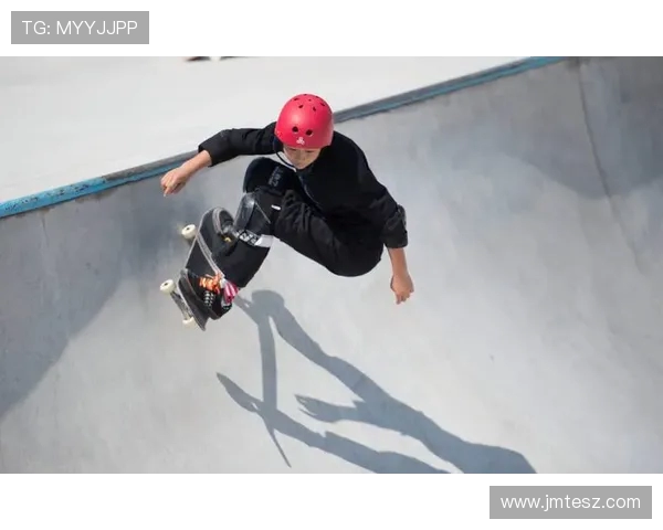 成都滑板精英赛回顾：成都滑板队展现惊人速度与技术实力