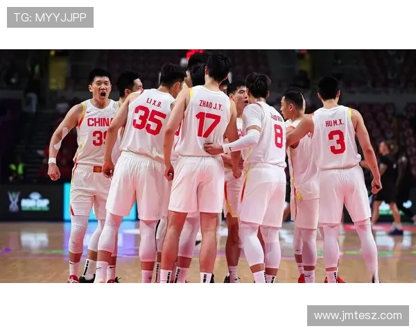 中国男篮力克澳大利亚成功晋级世界杯四强 展现团队协作与顽强拼搏精神