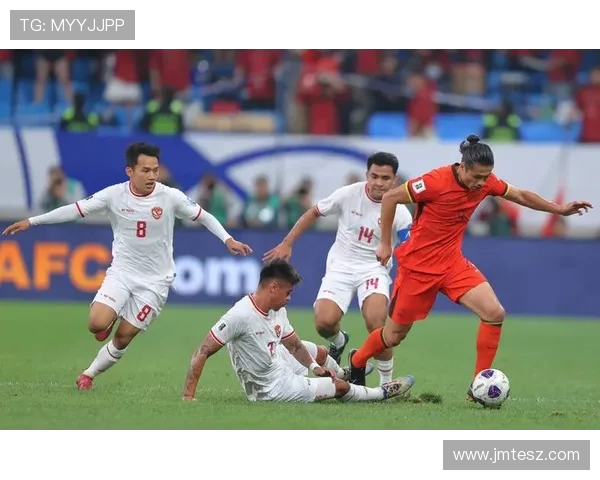 国足客场挑战乌兹别克全力争胜展现团队实力与拼搏精神 国足客场挑战乌兹别克全力争胜展现团队实力与拼搏精神